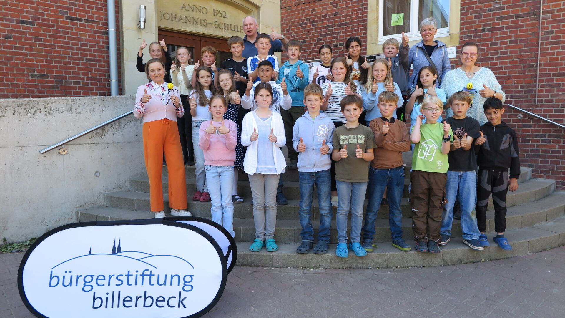 Klasse 4a mit Klasse 2000-Projektbeteiligten